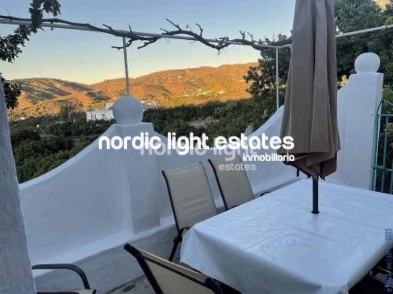 Exclusiva finca con 3 casas a solo 500 metros de Frigiliana