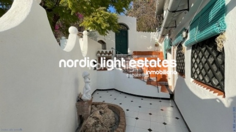 Exclusiva finca con 3 casas a solo 500 metros de Frigiliana