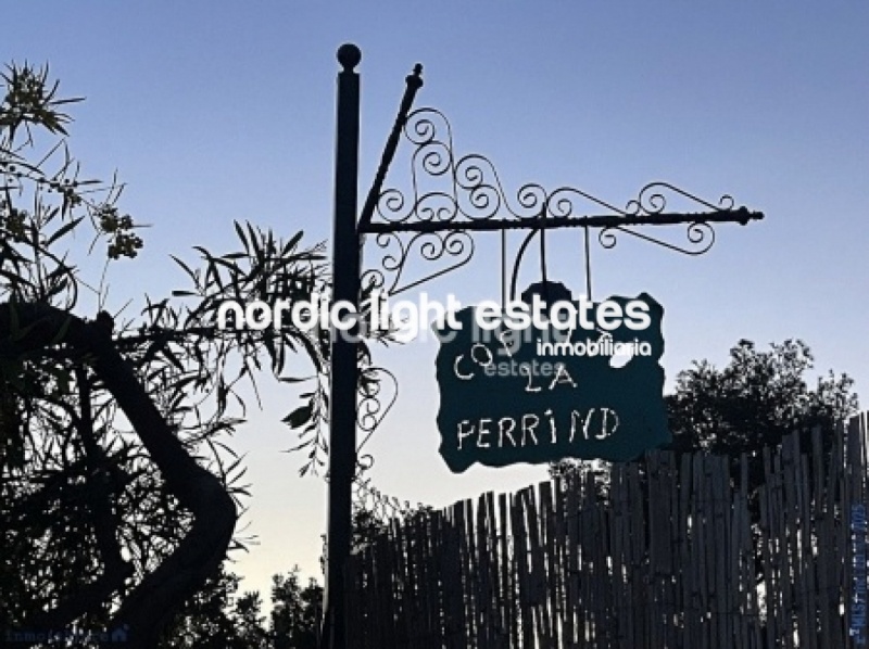Exclusiva finca con 3 casas a solo 500 metros de Frigiliana