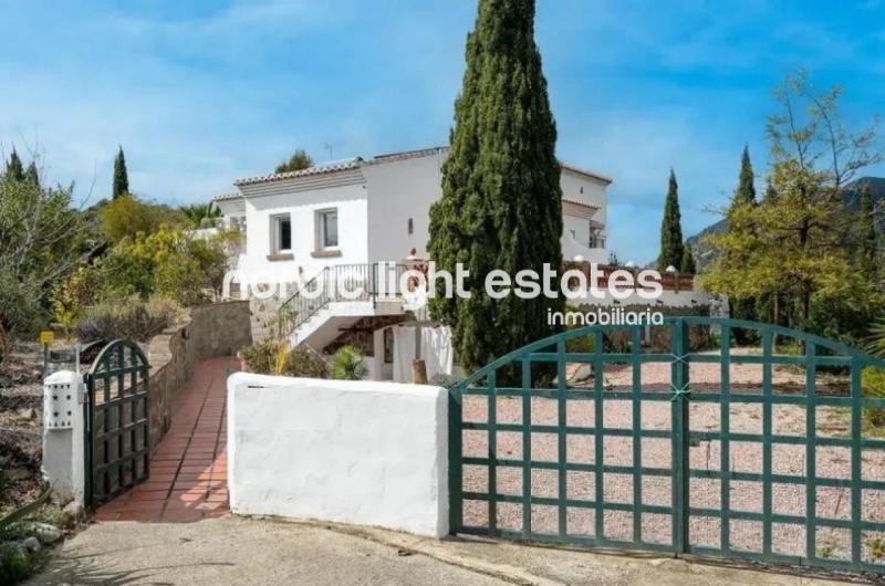 Beautiful villa with independent apartment in the countryside of Frigiliana