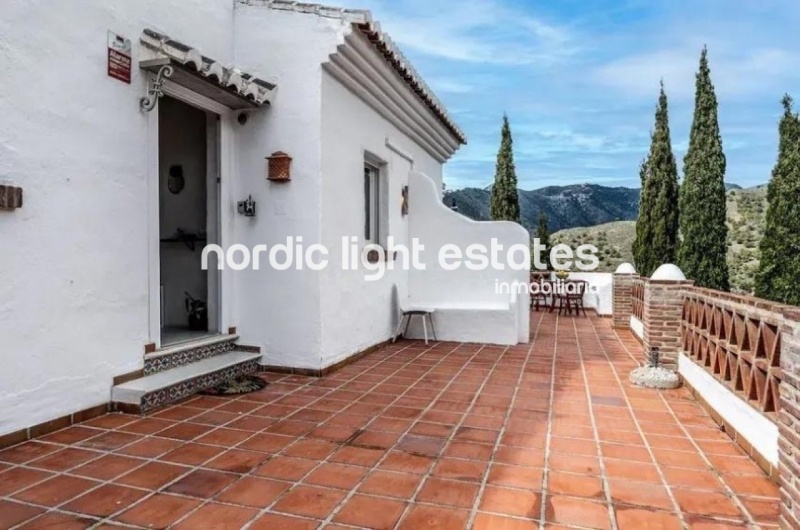 Beautiful villa with independent apartment in the countryside of Frigiliana