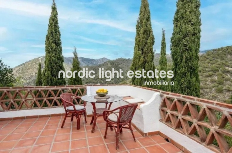 Beautiful villa with independent apartment in the countryside of Frigiliana