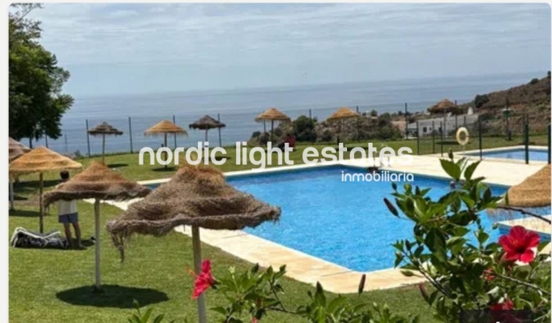 Estupendo apartamento con plaza de garaje en Rincón de la Victoria 