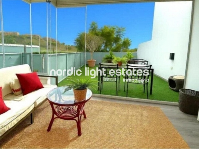 Estupendo apartamento con plaza de garaje en Rincón de la Victoria 