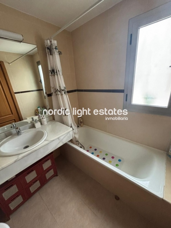 Estupendo apartamento con plaza de garaje en Rincón de la Victoria 