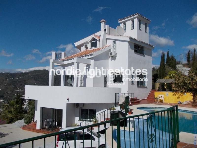 Outstanding country villa very close to Torrox Pueblo