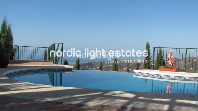Outstanding country villa very close to Torrox Pueblo