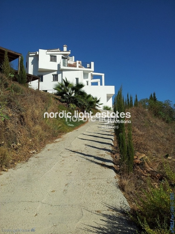 Outstanding country villa very close to Torrox Pueblo