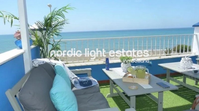 Espléndida casa adosada primera línea de la playa