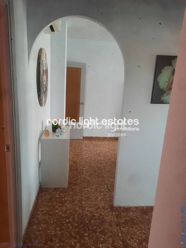 Top floor apartment to renovate