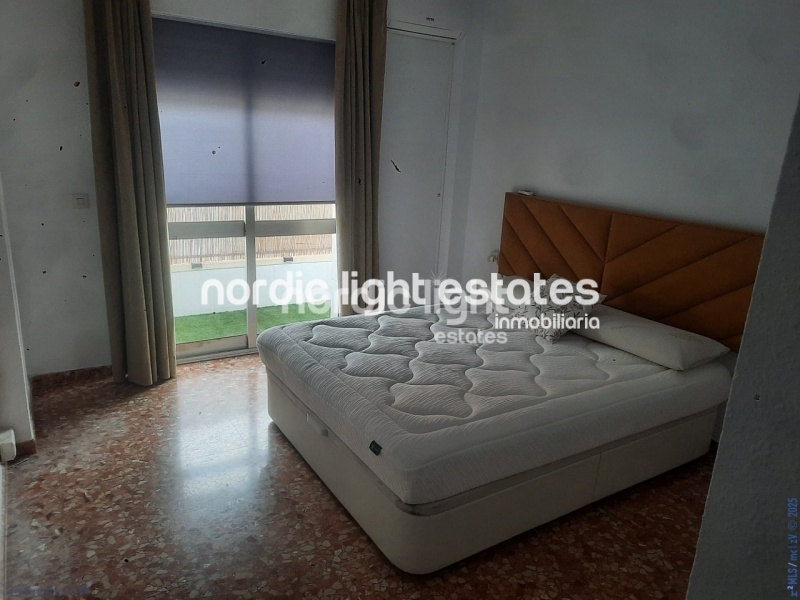 Top floor apartment to renovate