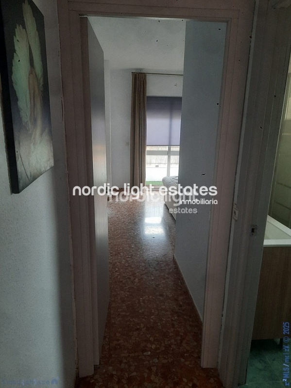 Top floor apartment to renovate