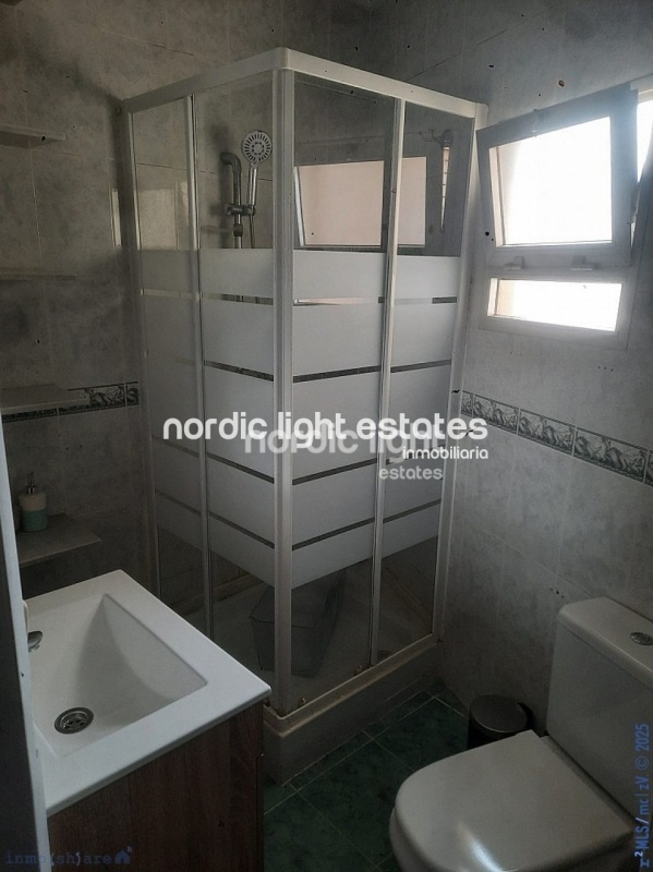 Top floor apartment to renovate