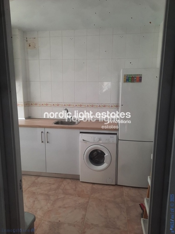 Top floor apartment to renovate