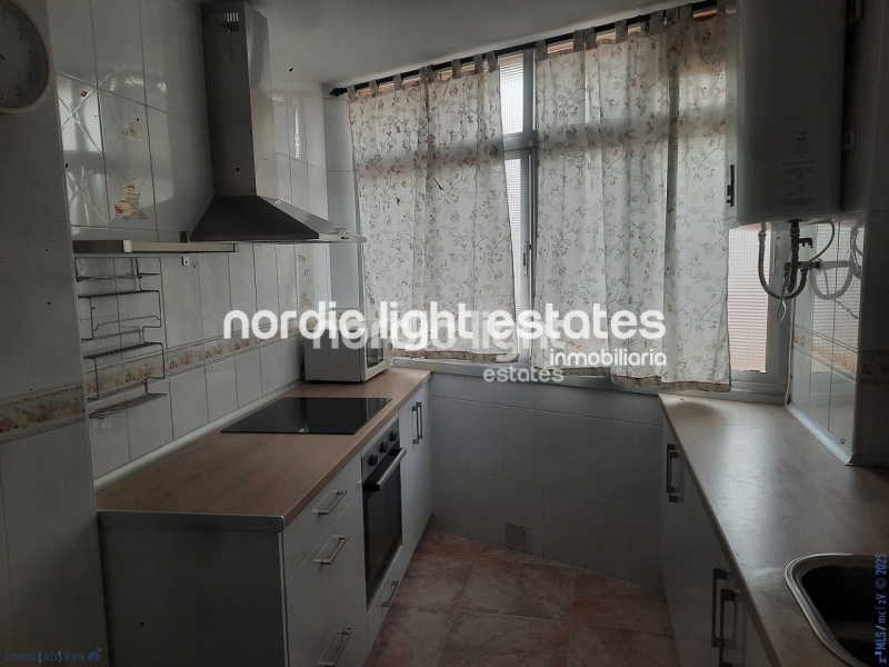 Top floor apartment to renovate