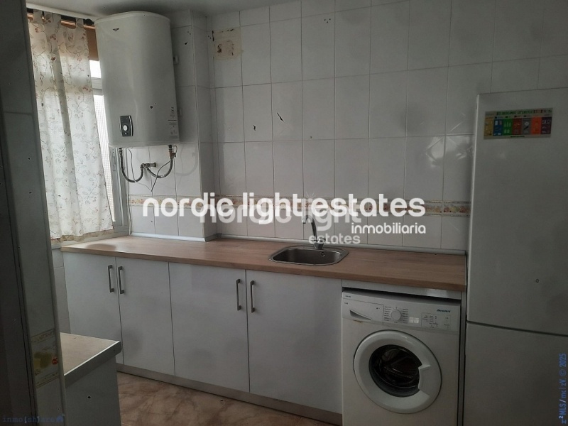 Top floor apartment to renovate