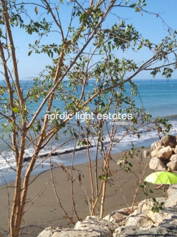 Pareado a solo 25 metros de la playa