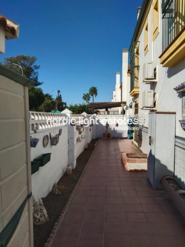 Pareado a solo 25 metros de la playa