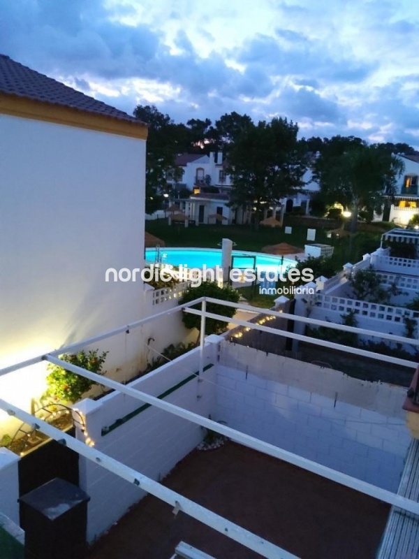 Pareado a solo 25 metros de la playa