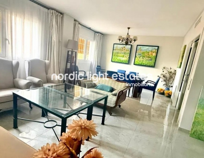 Renovated apartmenton the prestigious Paseo de reding