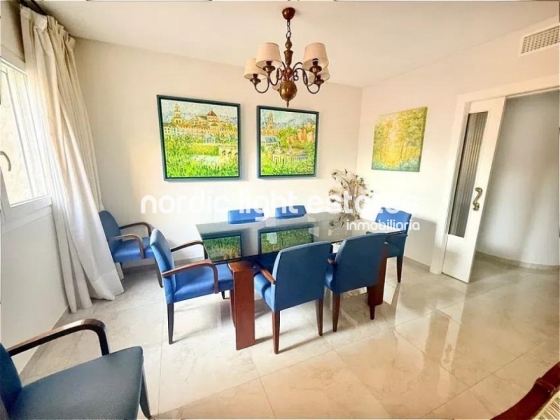 Renovated apartmenton the prestigious Paseo de reding