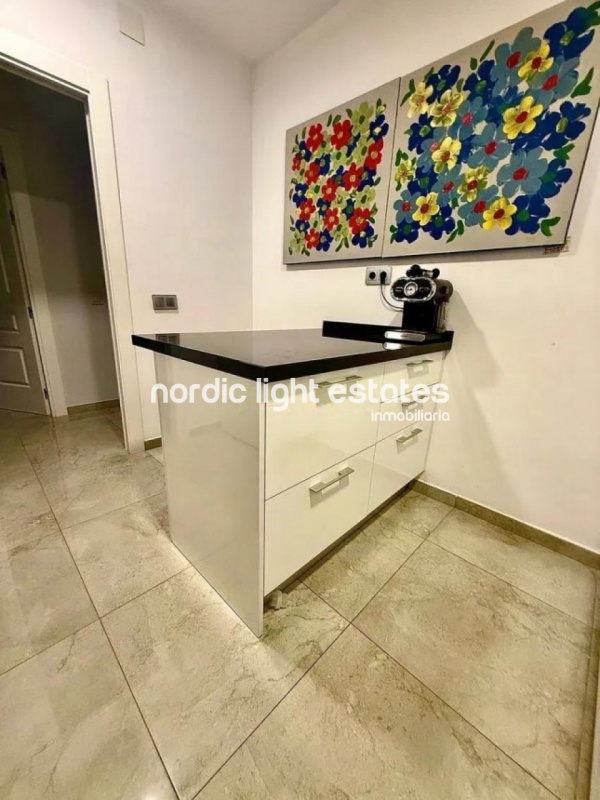 Renovated apartmenton the prestigious Paseo de reding