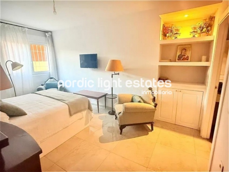 Renovated apartmenton the prestigious Paseo de reding