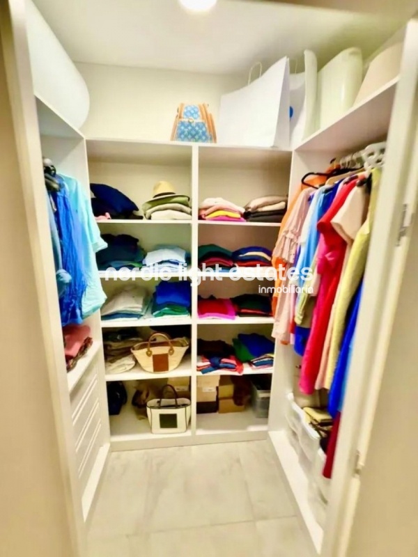 Renovated apartmenton the prestigious Paseo de reding