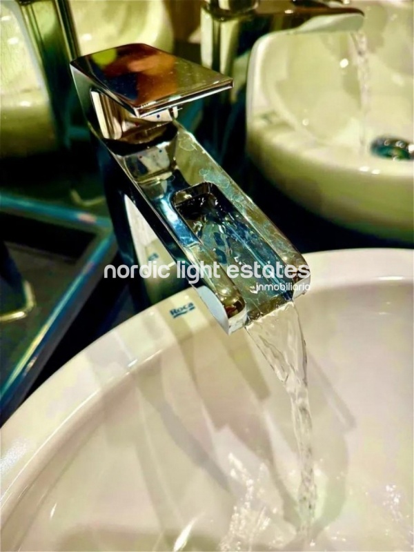 Renovated apartmenton the prestigious Paseo de reding