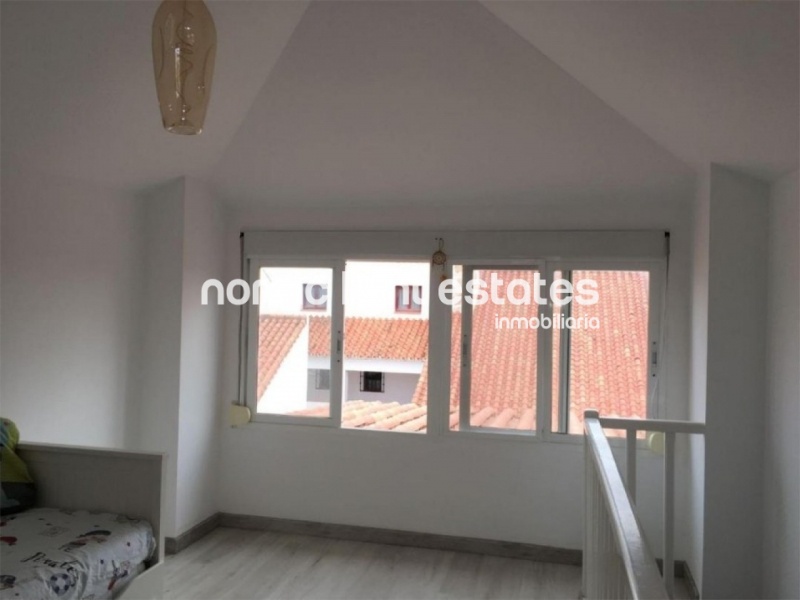 Moderno dúplex en Torrox Costa