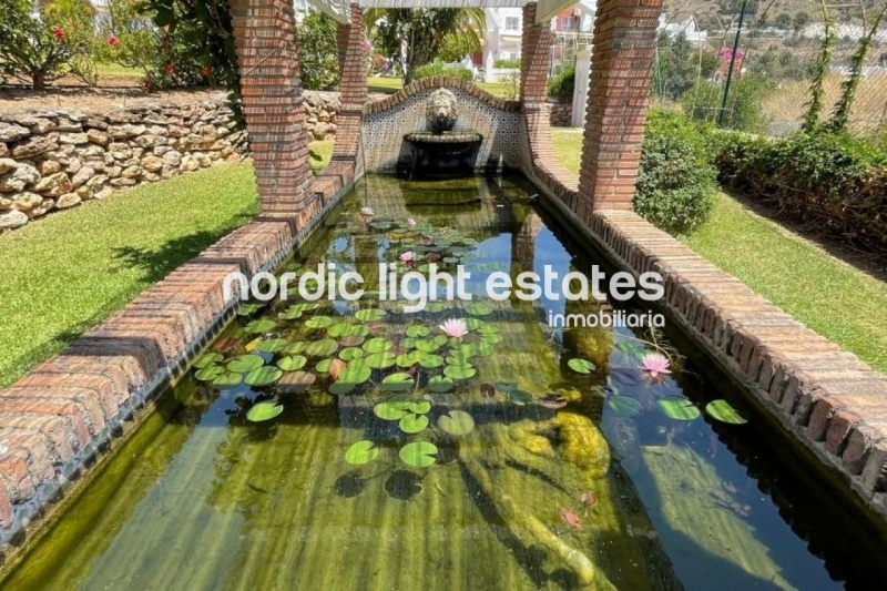 Casa reformada en Urb. Alhambra en Nerja
