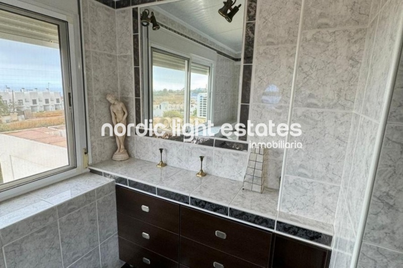 Casa reformada en Urb. Alhambra en Nerja