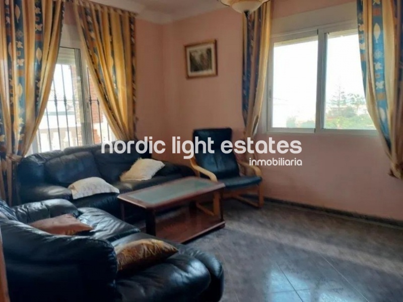 Casa pareada con 2 viviendas independientes