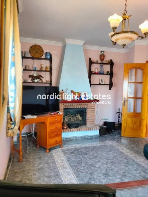 Casa pareada con 2 viviendas independientes