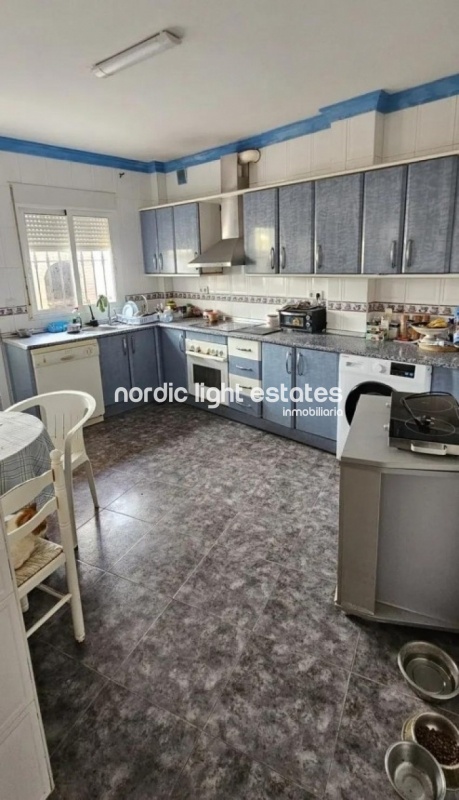 Casa pareada con 2 viviendas independientes