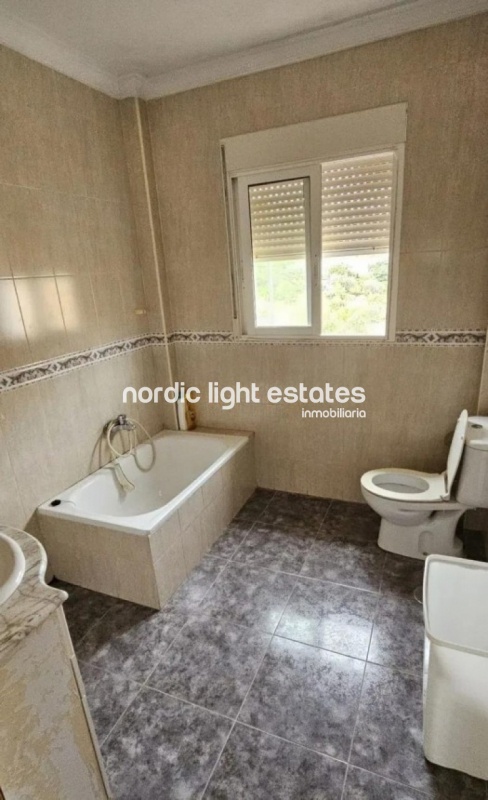 Casa pareada con 2 viviendas independientes