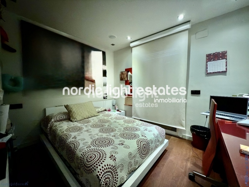 Exclusivo chalet adosado con cochera, 4 dormitorios