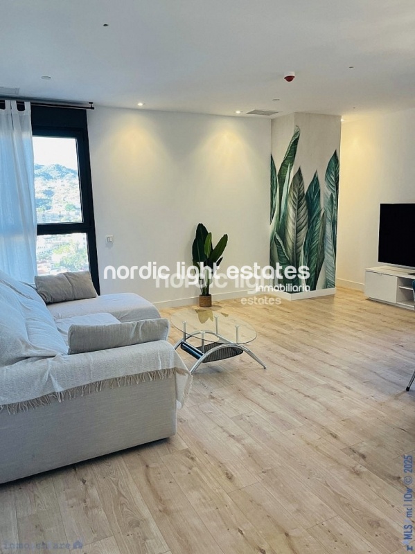 Excelente piso con parking privado, sala de cine, gimnasio, piscina