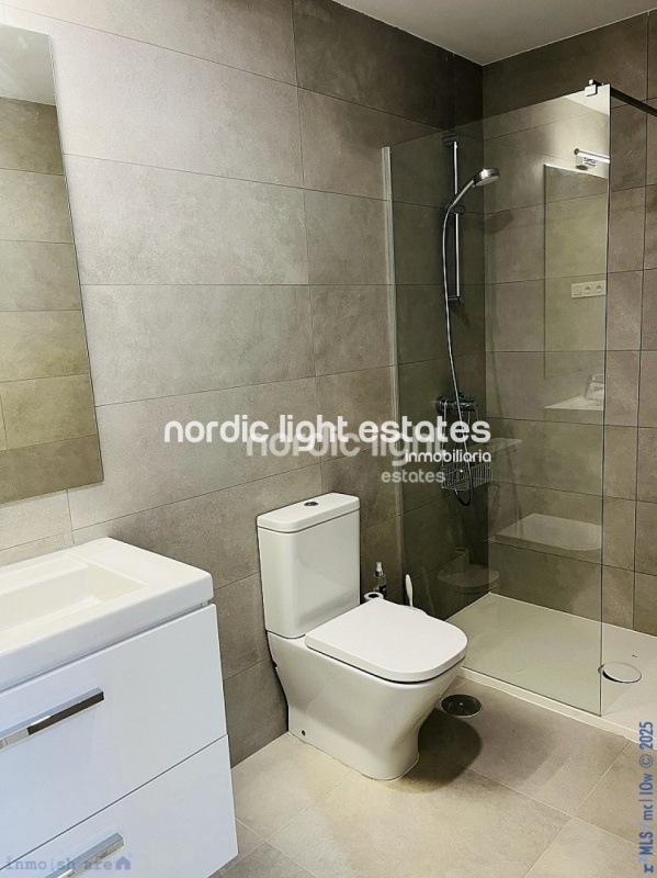 Excelente piso con parking privado, sala de cine, gimnasio, piscina