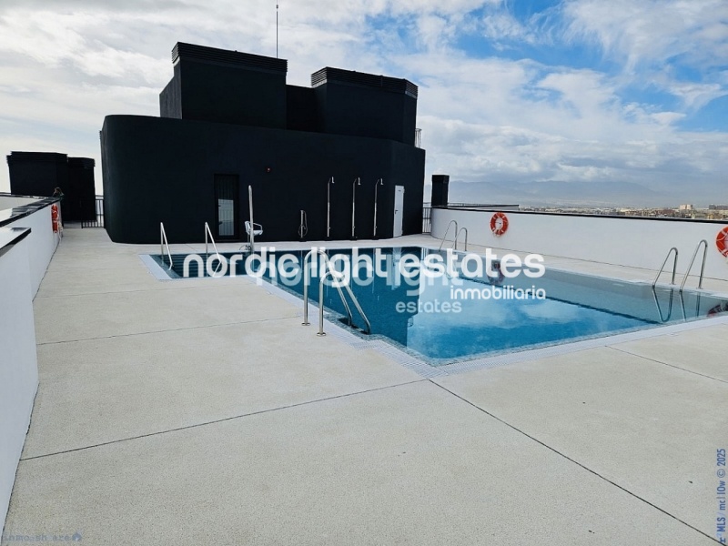 Excelente piso con parking privado, sala de cine, gimnasio, piscina