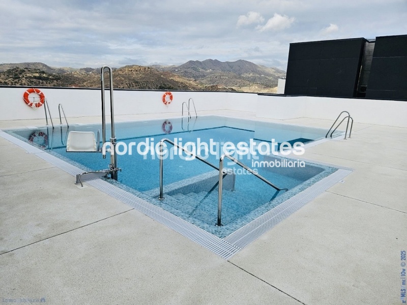 Excelente piso con parking privado, sala de cine, gimnasio, piscina