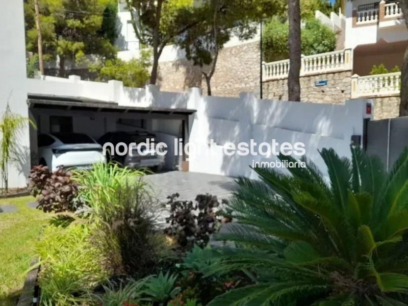 Luxury detached villa 6 beds, 5 baths 