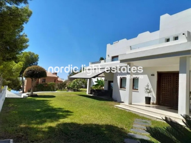 Luxury detached villa 6 beds, 5 baths 