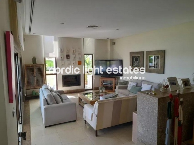 Luxury detached villa 6 beds, 5 baths 