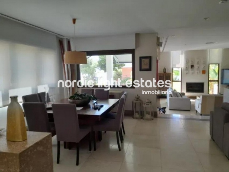 Luxury detached villa 6 beds, 5 baths 