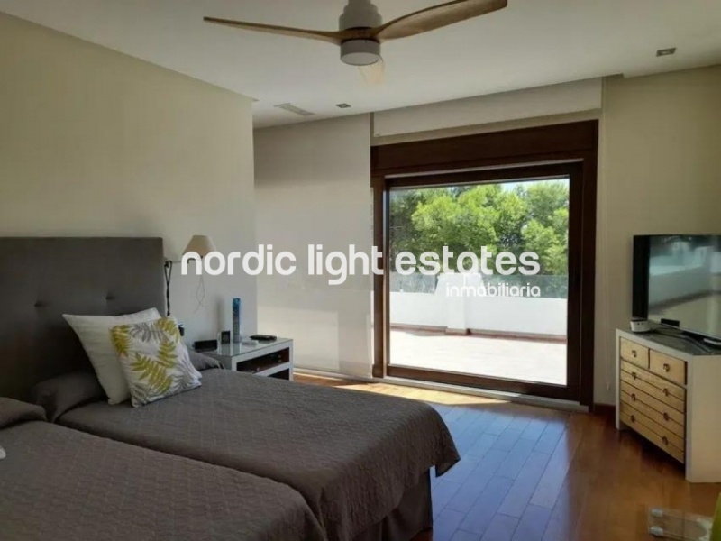 Luxury detached villa 6 beds, 5 baths 