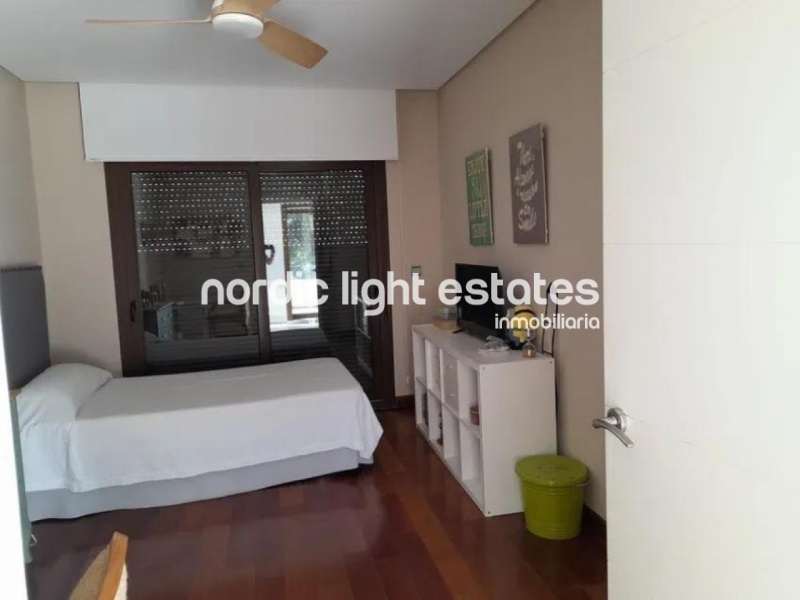 Luxury detached villa 6 beds, 5 baths 