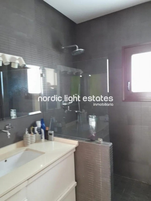 Luxury detached villa 6 beds, 5 baths 