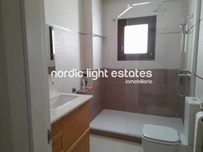 Luxury detached villa 6 beds, 5 baths 