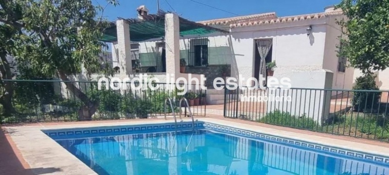 Casa de campo al sur a solo 2 kilómetros de Frigiliana y 4,5 de Nerja